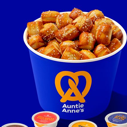 Pretzel Nugget Bucket w/ Dip Flight
