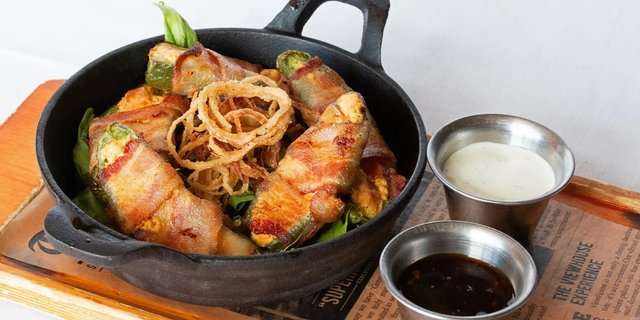 Bacon-Wrapped Jalapeno Poppers