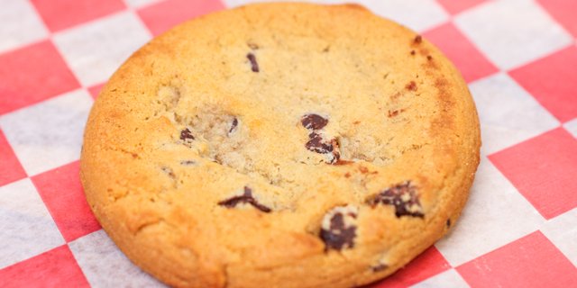 Jumbo Chocolate Chunk Cookie