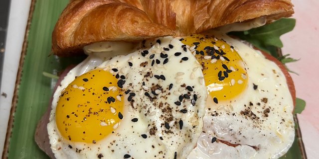 Breakfast Sandwich w/ Ham