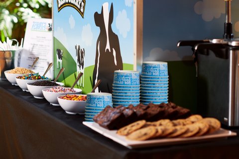 Super Deluxe Fruit & Brownie Sundae Party