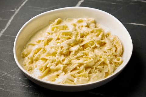 Tagliatelle Alfredo Chicken Tray