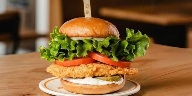 Crispy Chik'n Burger Boxed Lunch