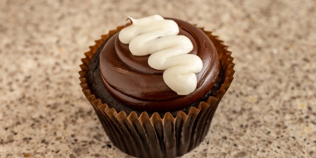 Chocolate Fudge Swirl Cupcake