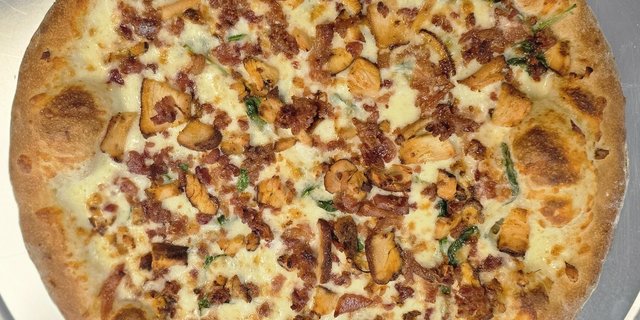 Small 10" Chicken Alfredo Pizza