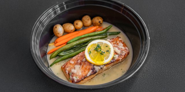 Salmon w/ Lemon Sauce