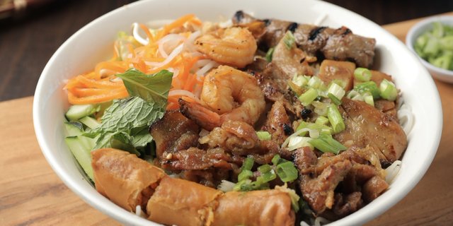 Pork Shrimp & Egg Roll Bun