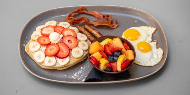 Classic Breakfast Tray