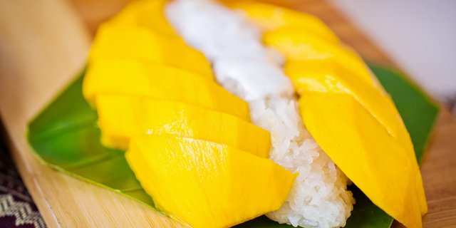 Individual Sticky Rice w/ Mango