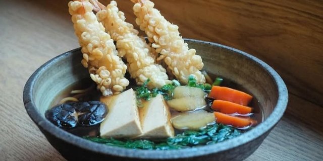 Sukiyaki Shrimp Udon Noodle Soup