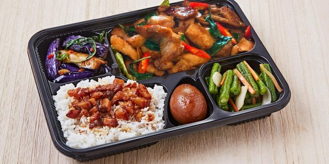 Stir-Fry Basil Chicken Bento Box