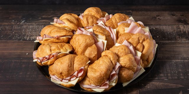 Ham & Havarti Croissant & Chip Platter