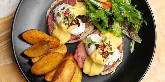 Traditional Egg Benedicts