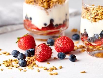 Honey Granola & Berry Greek Yogurt Parfait