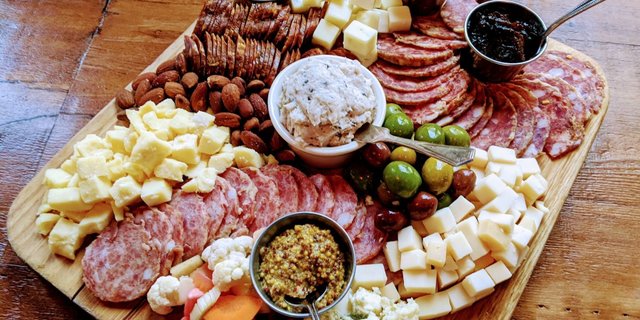 Charcuterie & Cheese Platter