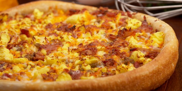 Bacon & Bacon Omelet Pizza