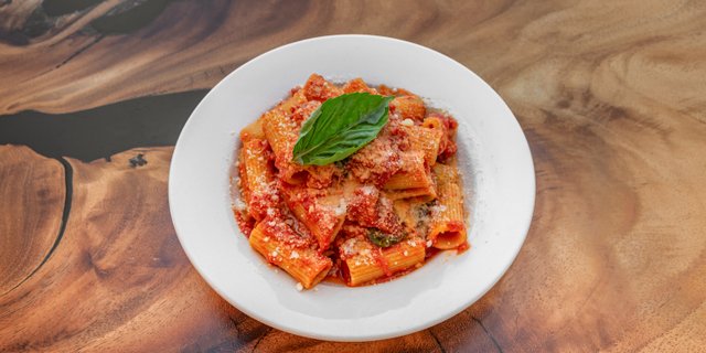 Rigatoni w/ Filletto di Pomodoro Tray