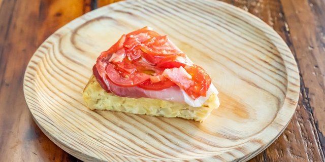 Tortilla Con Serrano & Tomate