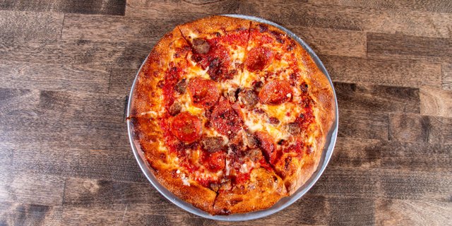 Tri Carne Pizza
