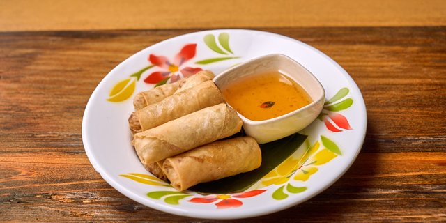 Po Pia Thod (Spring Rolls)