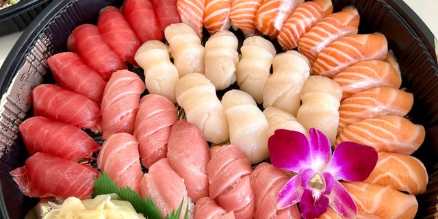 Omakase Nigiri Platter