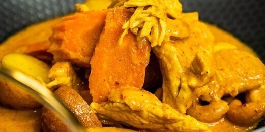 Yellow Chicken Curry w/ Rice Tray