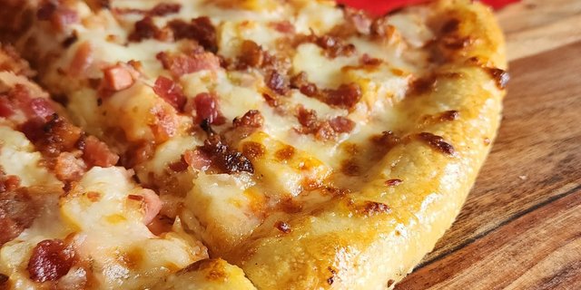 Hawaiian Delight Pizza