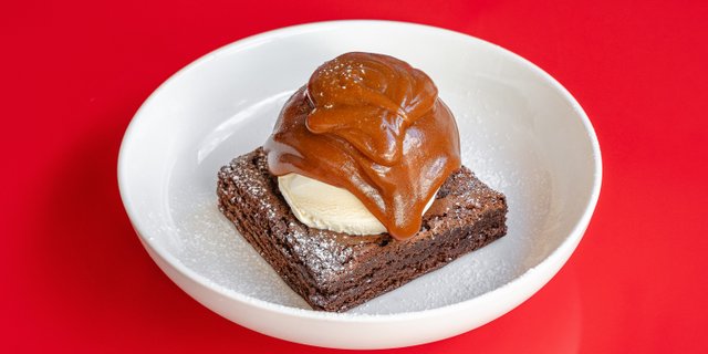 Brownie w/ Ice Cream & Caramel