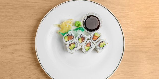 Salmon & Avocado Roll Tray