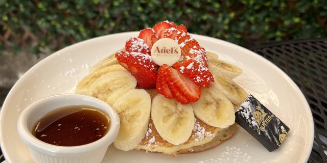 Banana & Strawberry Pancakes