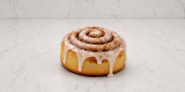 X-Large Fresh Cinnamon Roll