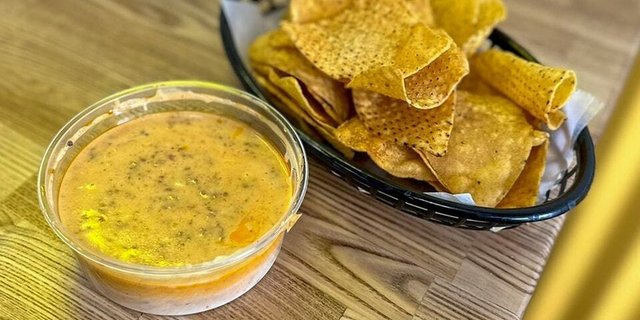 Choriqueso Dip & Chips