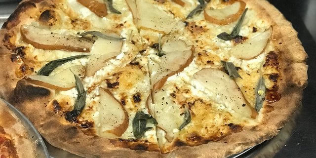 Pear Pizza