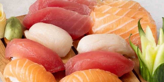 Sushi & Sashimi Combo
