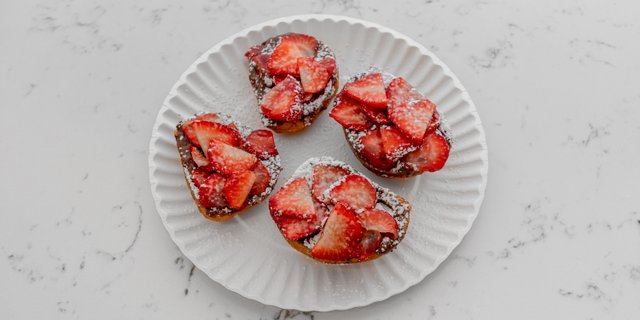 Zeppole W/ Nutella & Fresh Strawberries