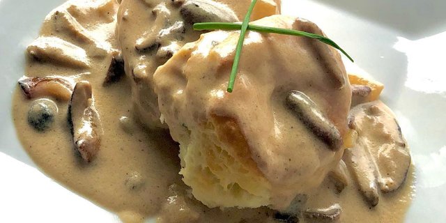 Biscuits w/ Shiitake Mushroom Gravy