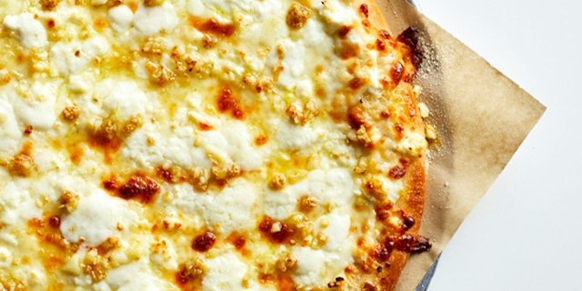 10" GREAT WHITE PIZZA BOXED MEAL