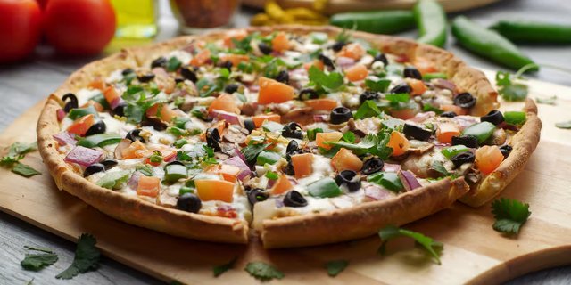 Indian Garlic Chicken Pizza