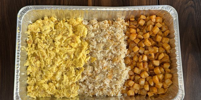 Scrambled Eggs, Hash Brown & Breakfast Potato Tray
