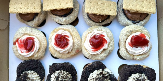 Box of 12 Dessert Cupcakes