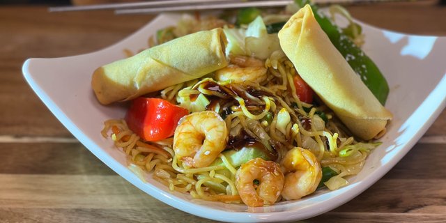 Grilled Shrimp Chow Mein Plate