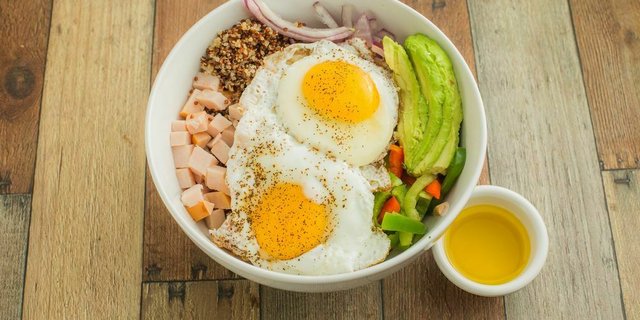 Egg & Avocado Quinoa Breakfast Bowl