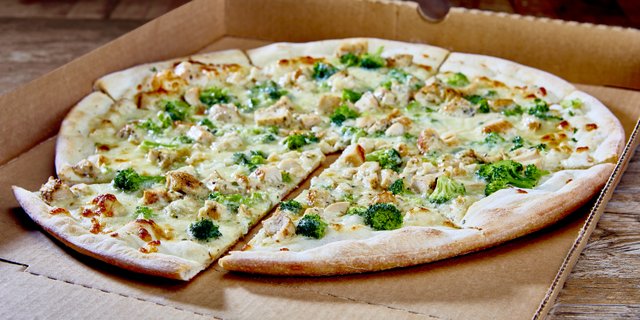 Chicken Broccoli Alfredo Pizza
