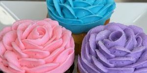 Buttercream Rose Cupcake With Glam Dust