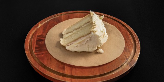 Vanilla Cake w/ Vanilla Frosting