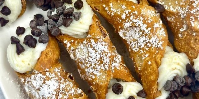 Pistachio Cannoli