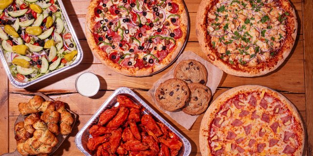 Pizza & Wings Feast