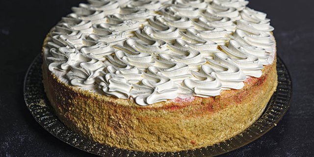 Strawberry Short 10" Cake