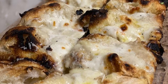 Quatro Formaggi Pizza