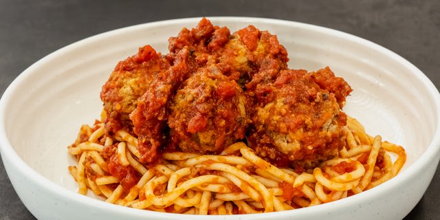 Spaghetti w/ Meatballs
